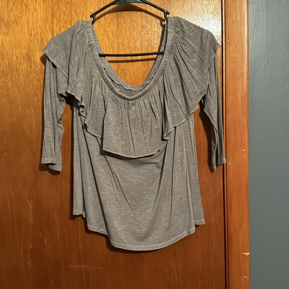 Off the shoulder 3/4 sleeve ruffle top